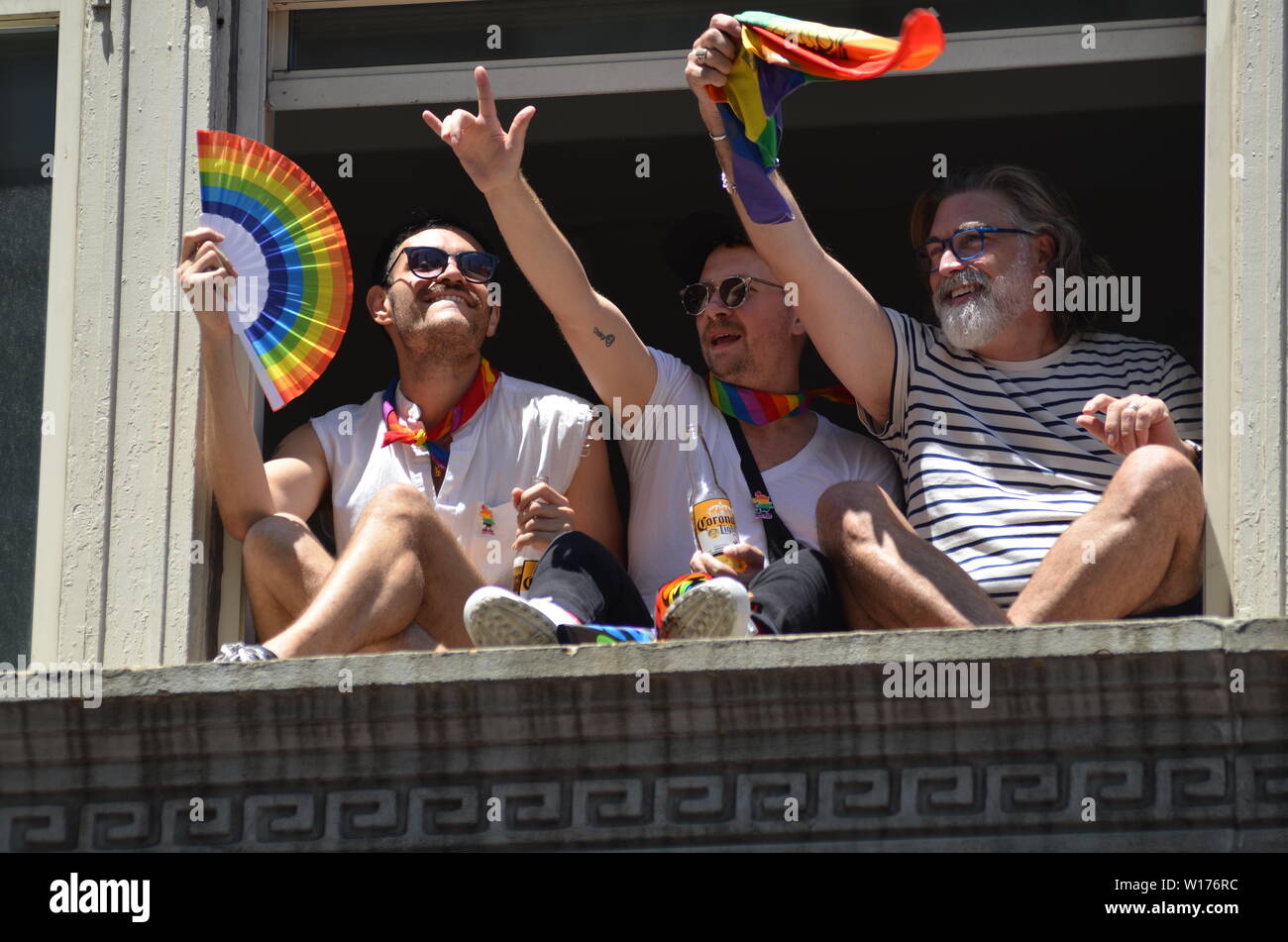 Millionen von Menschen aus New York und rund um die Welt nahmen an den World Pride Parade entlang der Fifth Avenue in New York City am 30. Juni 2019. Stockfoto
