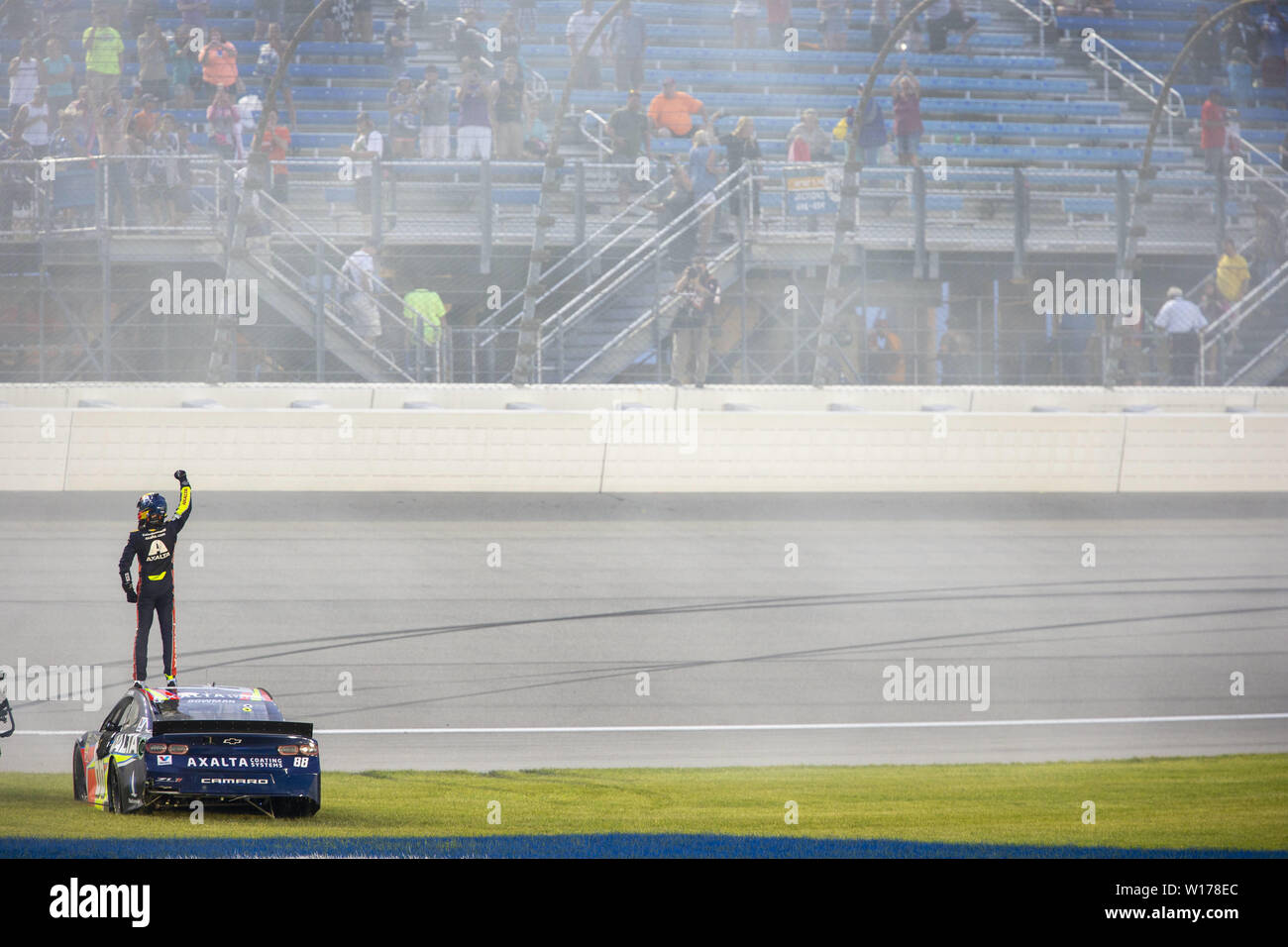 Joliet, Illinois, USA. 30. Juni, 2019. Alex Bowman (88) gewinnt die Camping World 400 an der Chicagoland Speedway in Joliet, Illinois (Bild: © Stephen A. Arce/ASP) Credit: ZUMA Press, Inc./Alamy leben Nachrichten Stockfoto