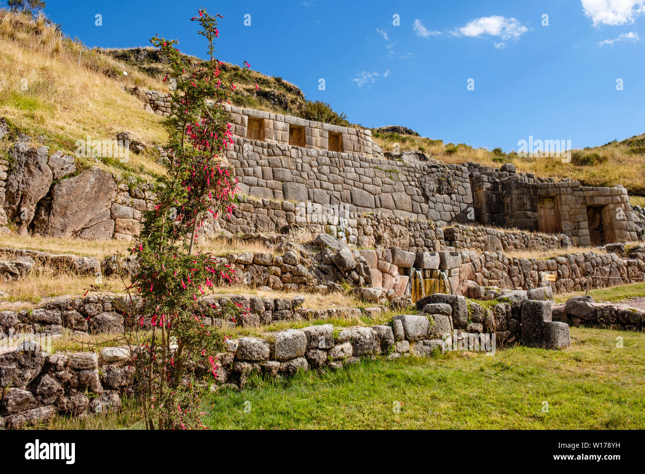 Tambomachay, Tambo Machay archäologische Stätte antike Ruinen in der Nähe von Cusco, Peru. Auch bekannt als El Baño del Inca (das Bad der Inka). Stockfoto