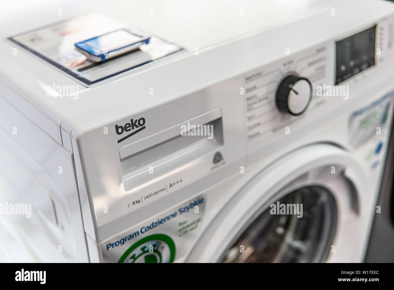 Lodz, Polen, Juli 2018 inside Saturn elektronischen Speicher, freistehende Beko  Waschmaschine auf Anzeige, produziert von Beko Arcelik, türkische Marke  Stockfotografie - Alamy