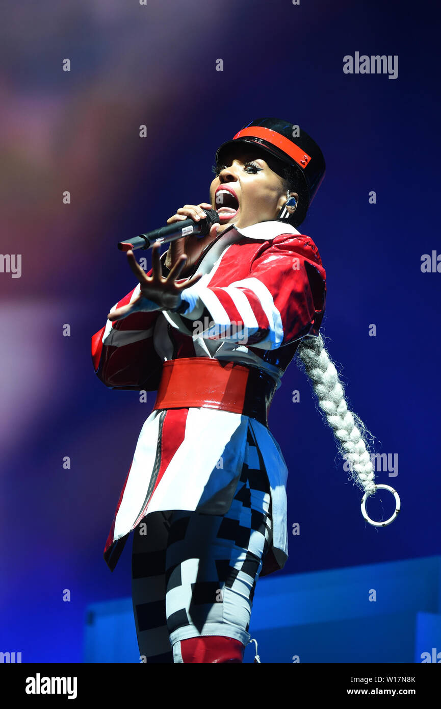 Glastonbury, Pilton, Somerset, UK. 30. Juni 2019. Janelle Monae Schlagzeilen im "Westen Holts Stadium an Glastonbury Festival am 30. Juni 2019. Bild von Tabatha Feuerwehrmann/weiblichen Perspektive Credit: Weibliche Perspektive/Alamy leben Nachrichten Stockfoto