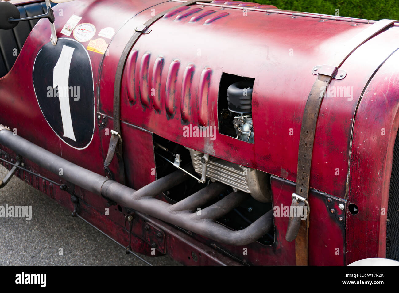 Bad Ragaz, SG/Schweiz - vom 23. Juni, 2019: Seitenansicht des Körpers und die Motorabdeckung eines klassischen 1938 Jaguar SS 100 Sport Rennwagen im Heidiland Stockfoto