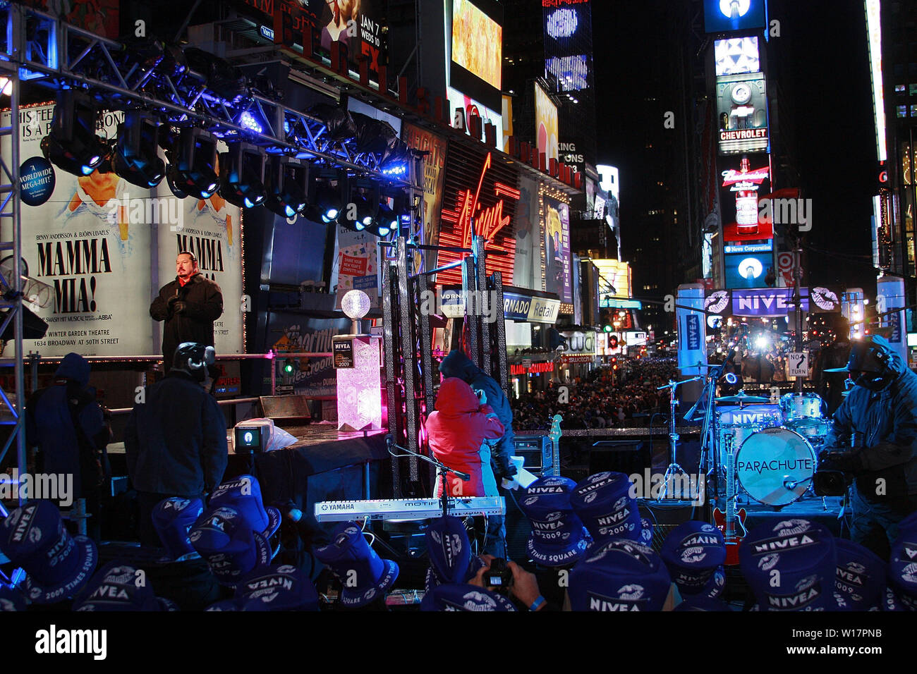 New York, USA. 31. Dezember 2008. Atmosphäre auf die Silvesterfeier 2009 am Times Square. Quelle: Steve Mack/Alamy Stockfoto