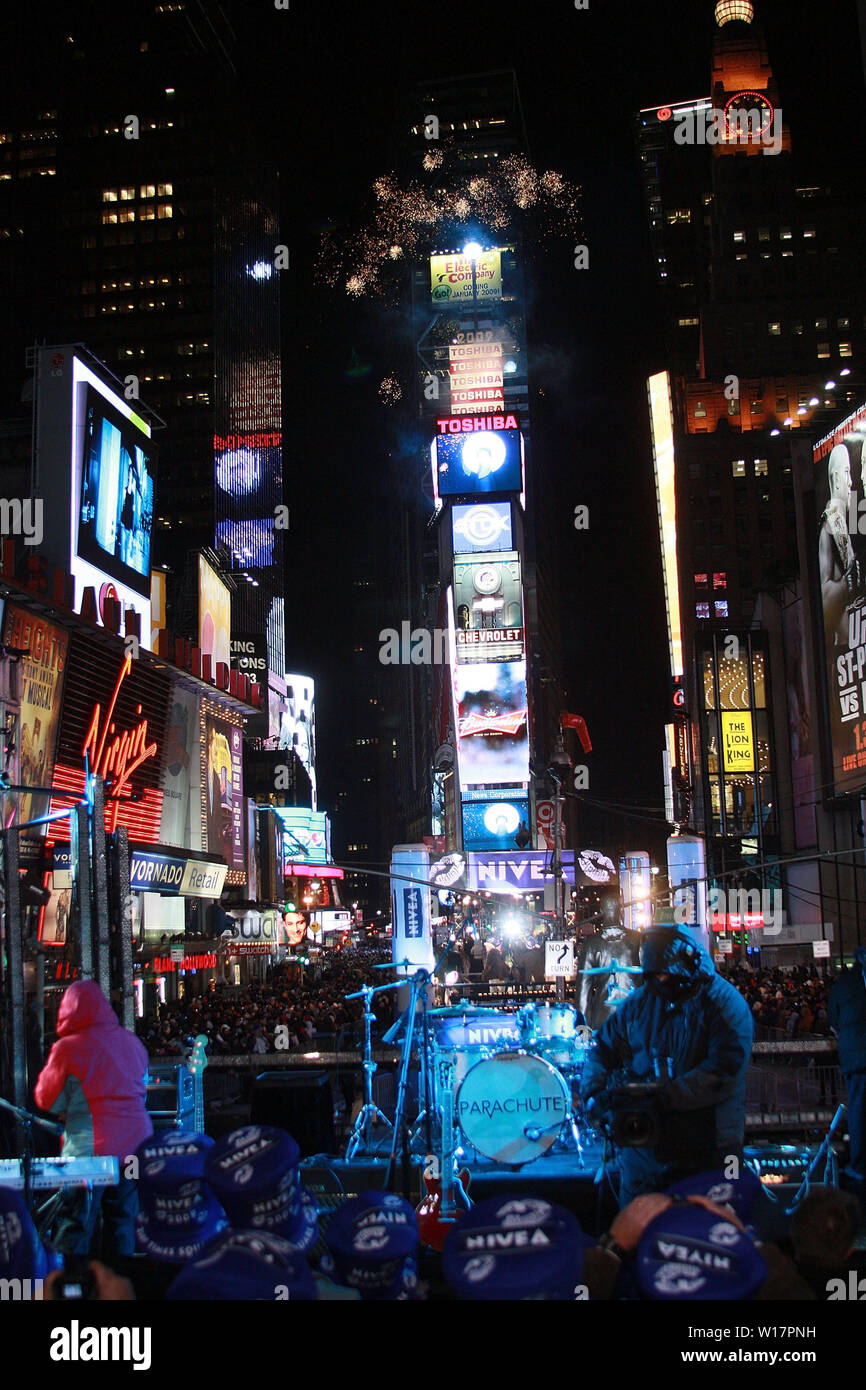 New York, USA. 31. Dezember 2008. Atmosphäre auf die Silvesterfeier 2009 am Times Square. Quelle: Steve Mack/Alamy Stockfoto