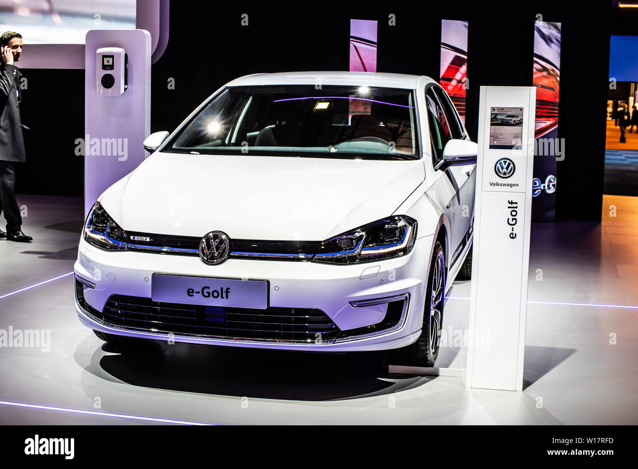 Brüssel, Belgien, Jan 2019 weißen Volkswagen VW e-Golf am Brüsseler Motor Show, 7. gen MK7 MQB Plattform Typ 5G e-Auto von Volkswagen Stockfoto