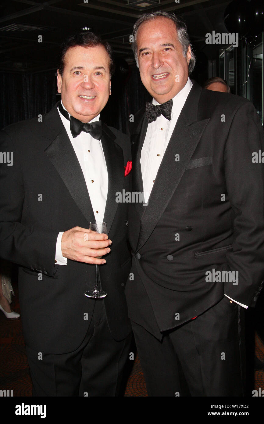 New York, USA. 11. Februar, 2009. Lee Roy Ries, Stewart F. Spur am 25. des Drama League jährlich alle Sterne Benefizgala im Rainbow Room. Quelle: Steve Mack/Alamy Stockfoto