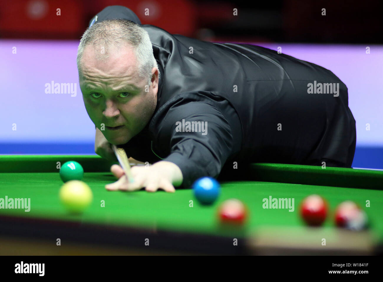 John Higgins von Schottland spielt einen Schuß zu Wales im viertelfinalegleichen während der Beverly 2019 Snooker Wm in Wuxi City, der ostchinesischen Provinz Jiangsu, 29. Juni 2019. Schottland Wales 4-3 besiegte. Stockfoto