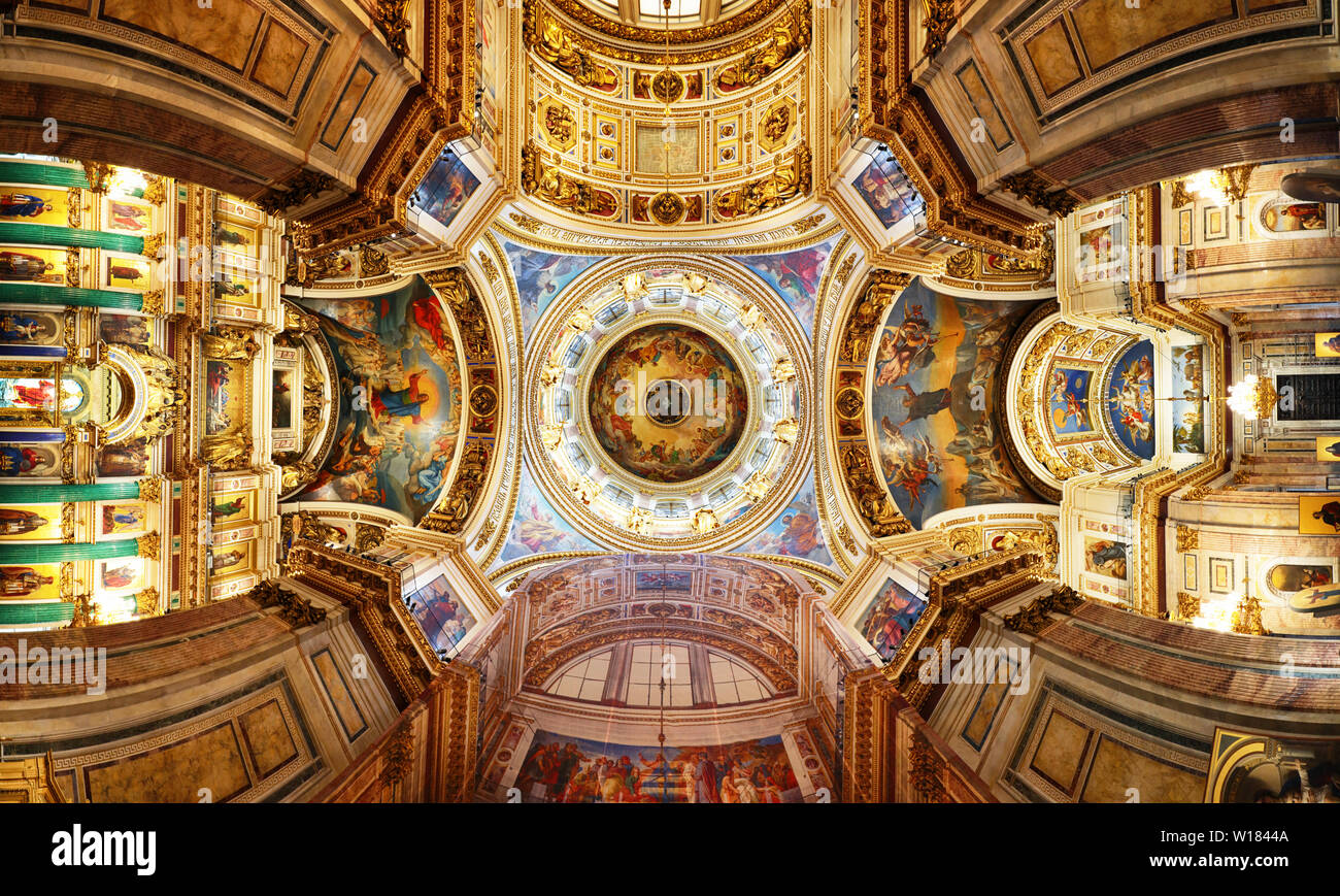 St. Petersburg, Russland - August 5, 2018. Innenraum der St. Isaak Kathedrale in St. Petersburg, Russland. Innenansicht des schönen Innenausstattung Stockfoto