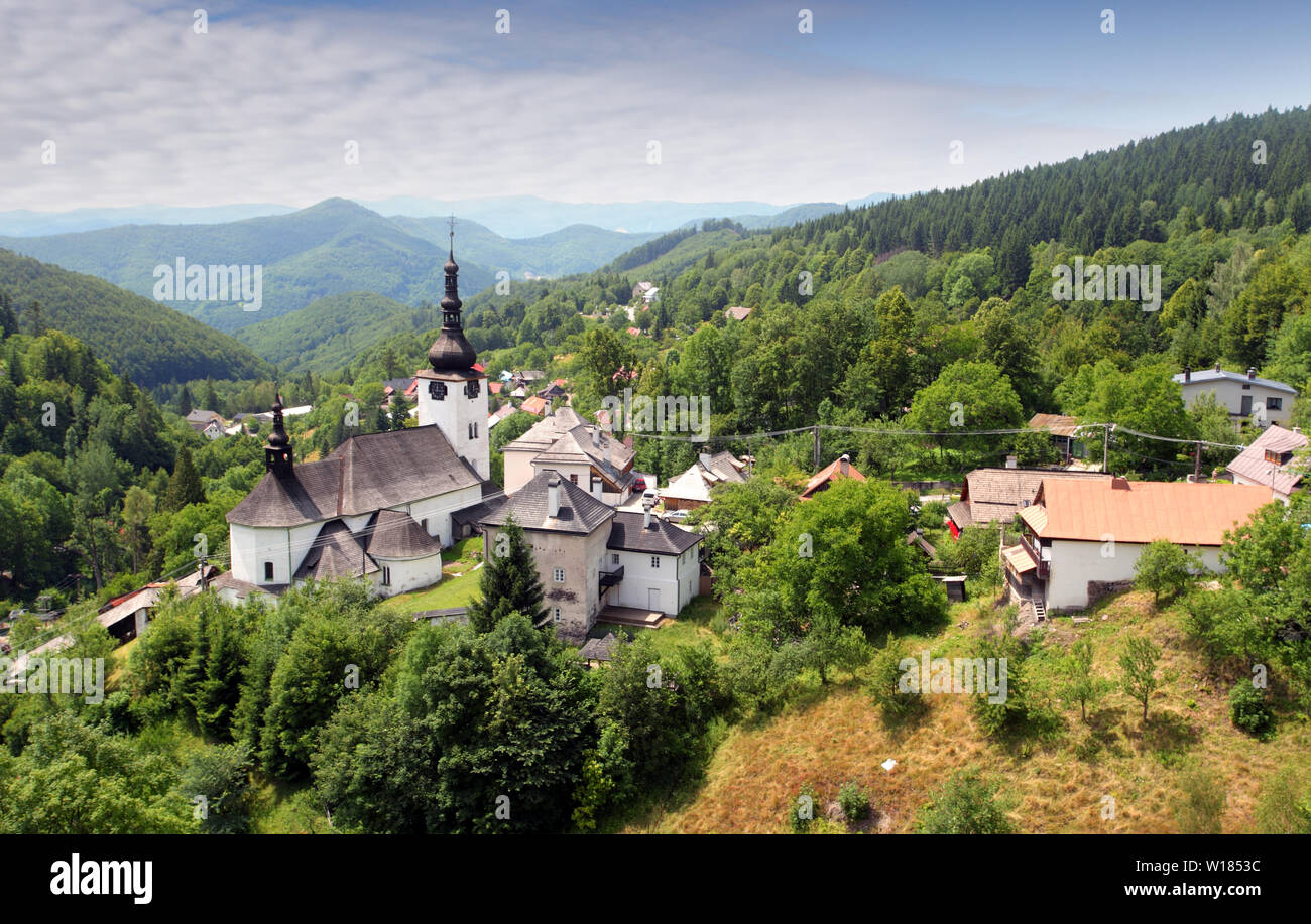 Land in der Slowakei - Dorf Spanien Dolina Stockfoto