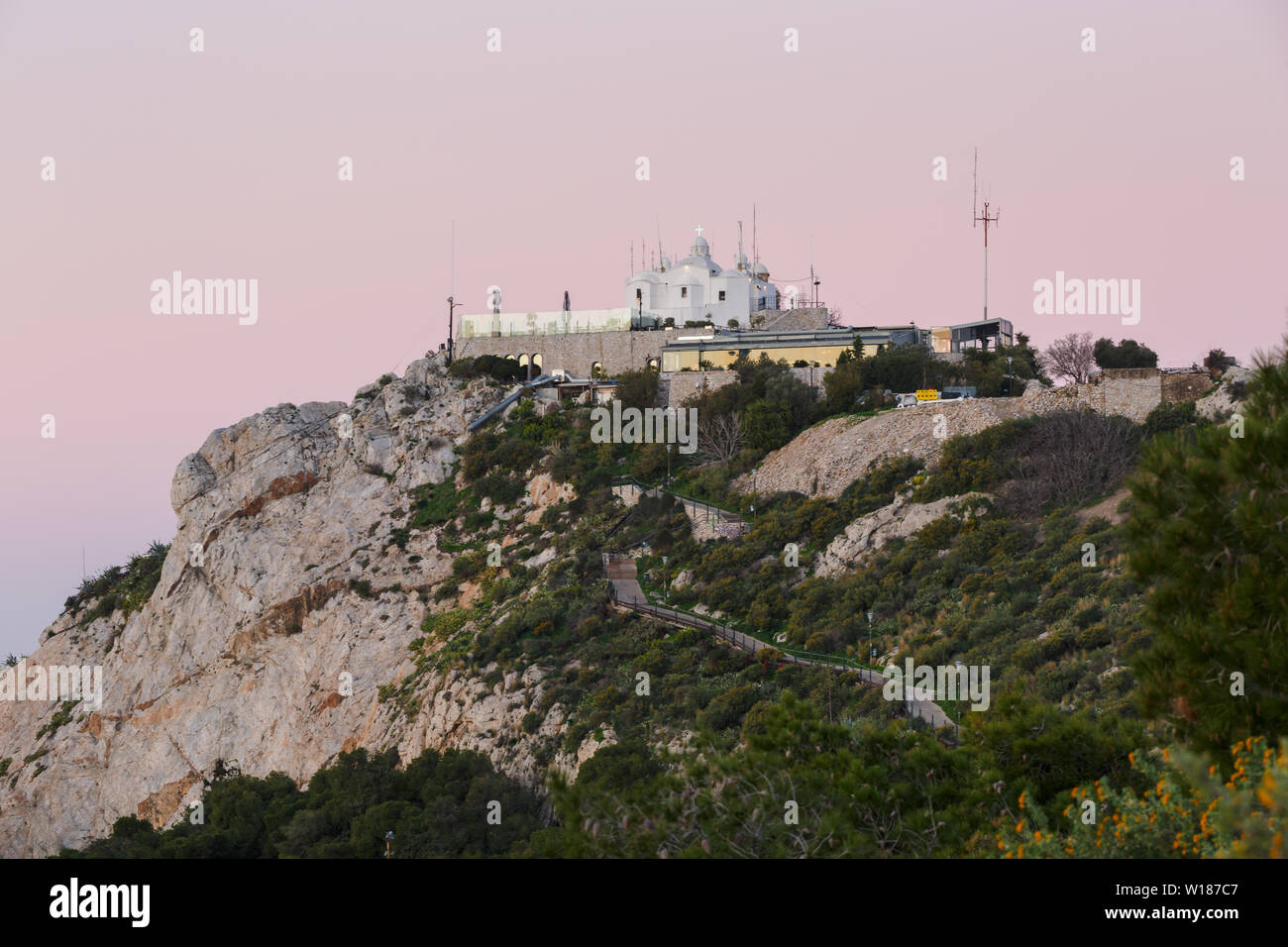 Kapelle St. Georg auf dem Gipfel des Lycabettus Hügel in Athen, Griechenland. Stockfoto