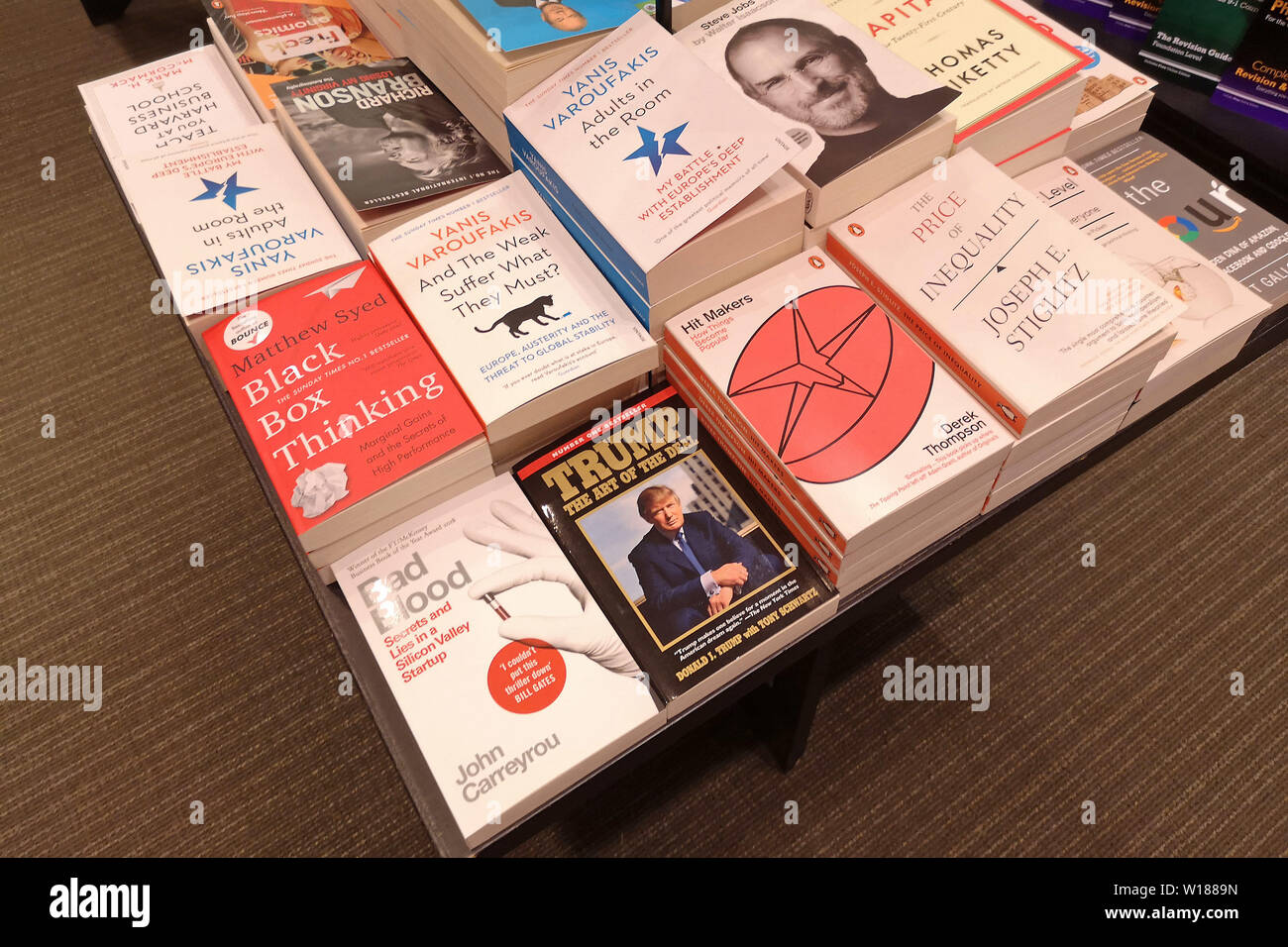 Trump die Kunst des Abkommens auf Verkauf in Waterstones Warwick, Großbritannien, am 25. Juni 2019. Stockfoto