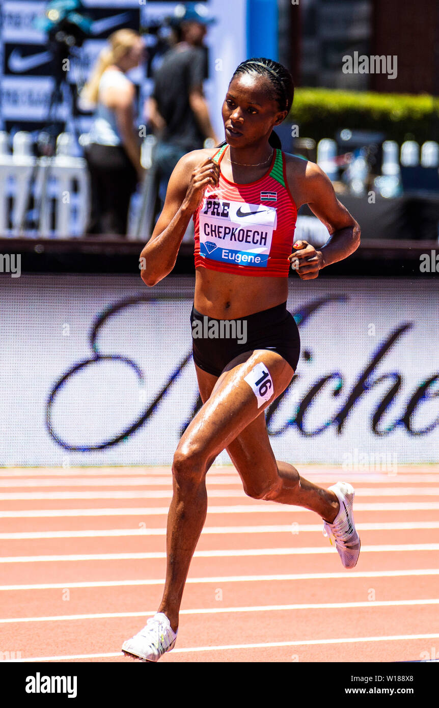 Stanford, CA. 30. Juni, 2019. Beatrice Chepkoech die Führung übernehmen und 3000m Hindernislauf der Frauen gewinnen Sie eine Zeit von 8:55.58 Während der Nike Prefontaine Classic an der Stanford University, Palo Alto, CA. Thurman James/CSM/Alamy leben Nachrichten Stockfoto