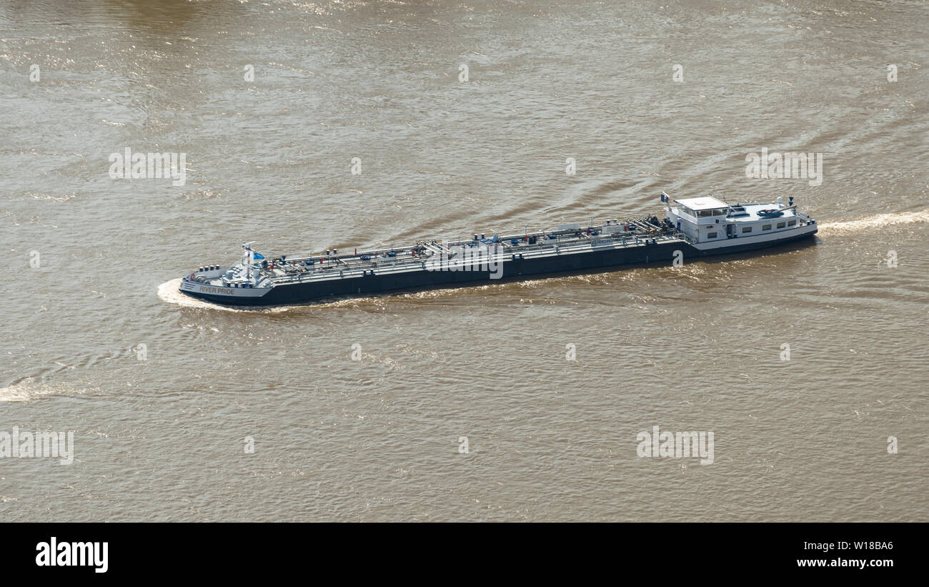 Koblenz, Deutschland - 23. Mai 2019. Ein großer Tanker Schiff in Deutschland am Rhein. Den Transport von Öl, Gas und Benzin. Stockfoto