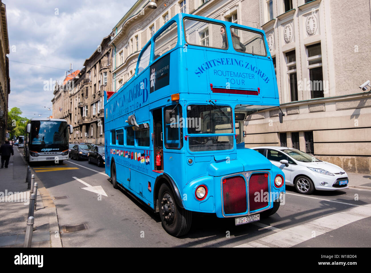 Routemaster tour Sightseeing Bus, Donji Grad, Zagreb, Kroatien. Stockfoto