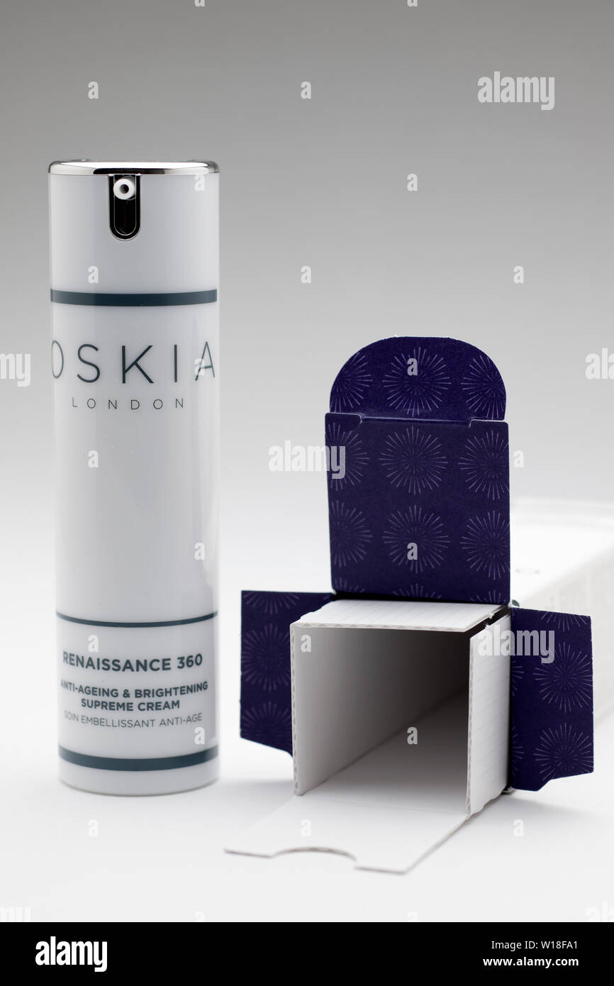 40-ml-Behälter mit Oskia Renaissance Anti Aging supreme Creme aus dem Weltraum NK Stockfoto
