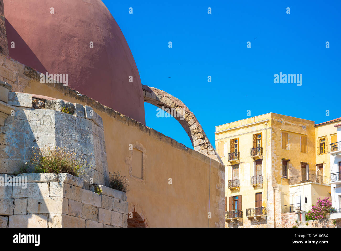 Architektur in den Straßen der Altstadt von Chania, Kreta, Griechenland Stockfoto