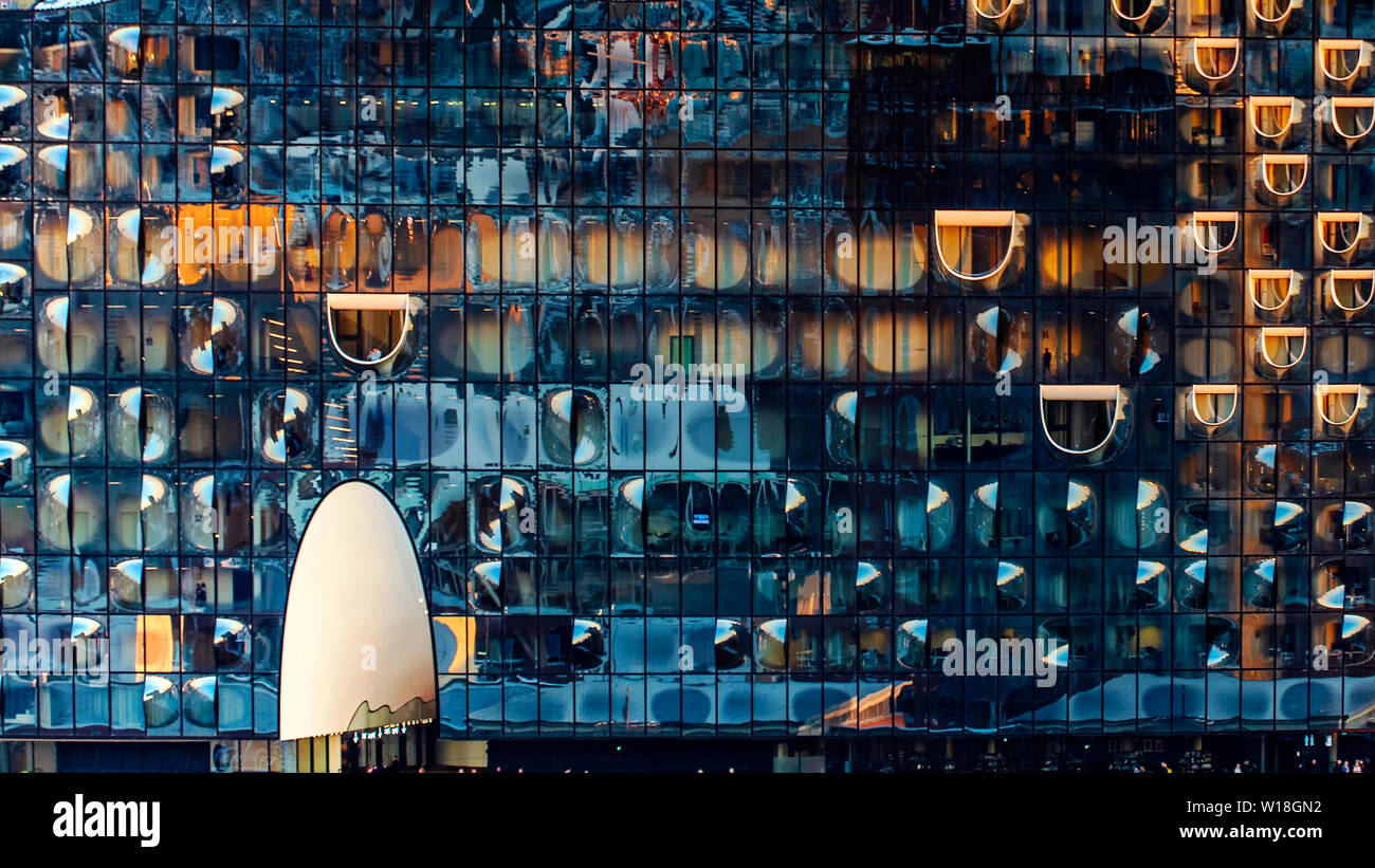 Detailansicht der Fassade der Elbphilharmonie in Hamburg Stockfoto