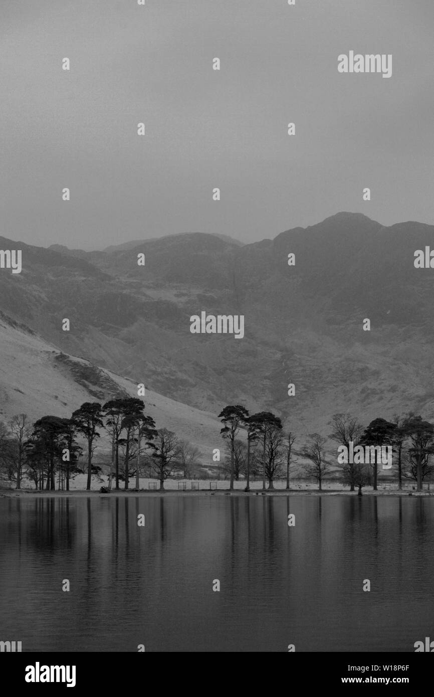 Nebel Blick über Buttermere, Nationalpark Lake District, Cumbria, England, Großbritannien Stockfoto