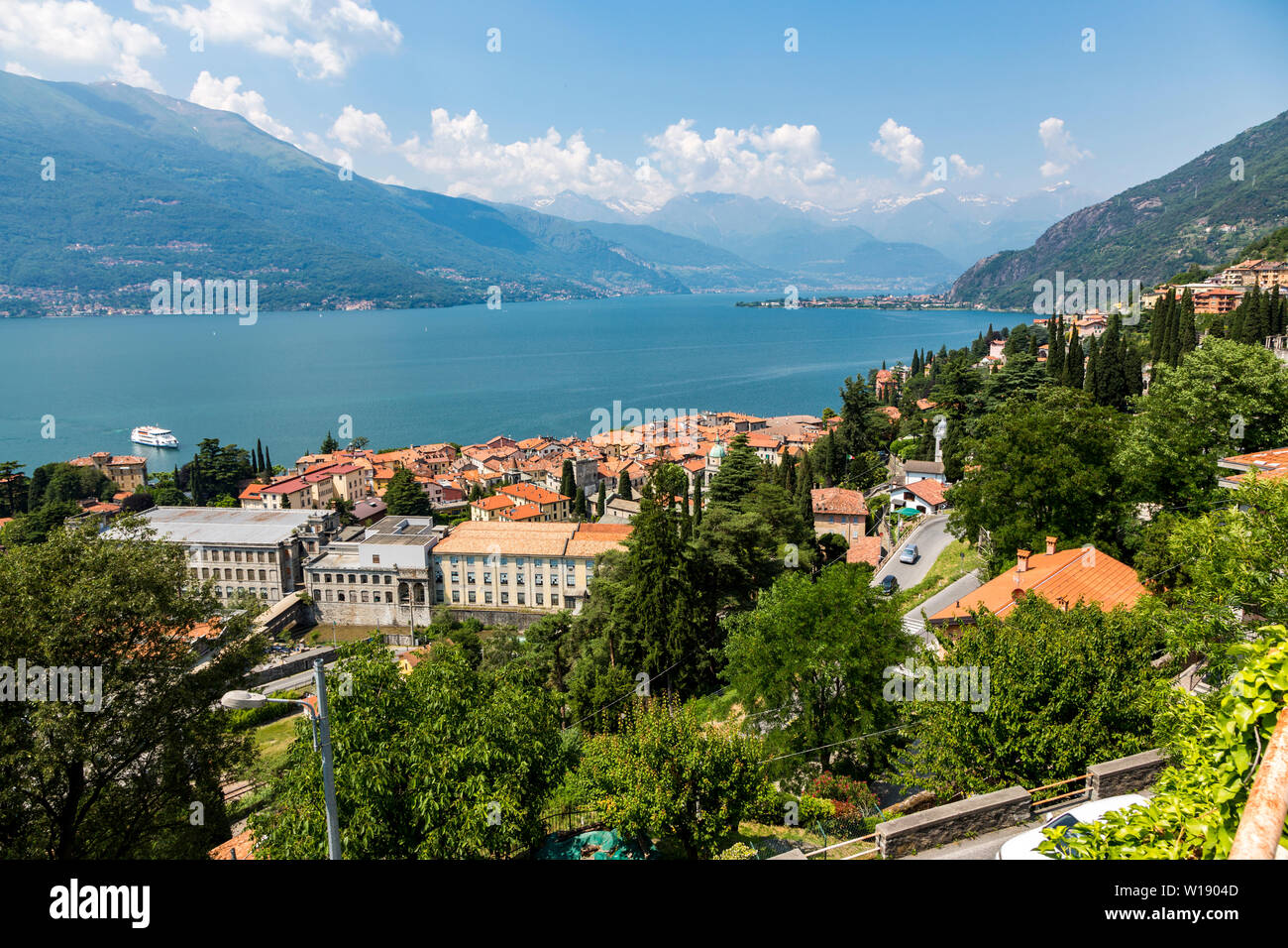 Colico Dorf Übersicht am Ufer, Lake Como, Lecco region, Norditalien, Europa Stockfoto