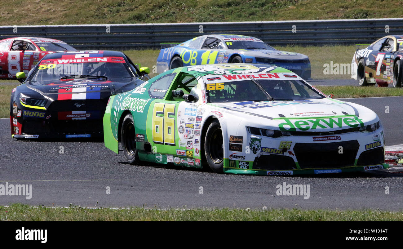 30. Juni 2019 - Die meisten, in der Tschechischen Republik - von links Giorgio MAGGI (ITA/Hendriks Motorsport/NLD/Ford Mustang), Lasse SOERENSEN (DNK/Dexwet DF Racing/AUT/Chevrolet Camaro). NASCARWhelenEuroSeries, NASCAR GP Tschechien, Runde 7, Elite 2,. Die meisten/Tschechien, Autodrom Most, 30. Juni 2019 (Bild: © Wolfgang Fehrmann/ZUMA Draht) Stockfoto