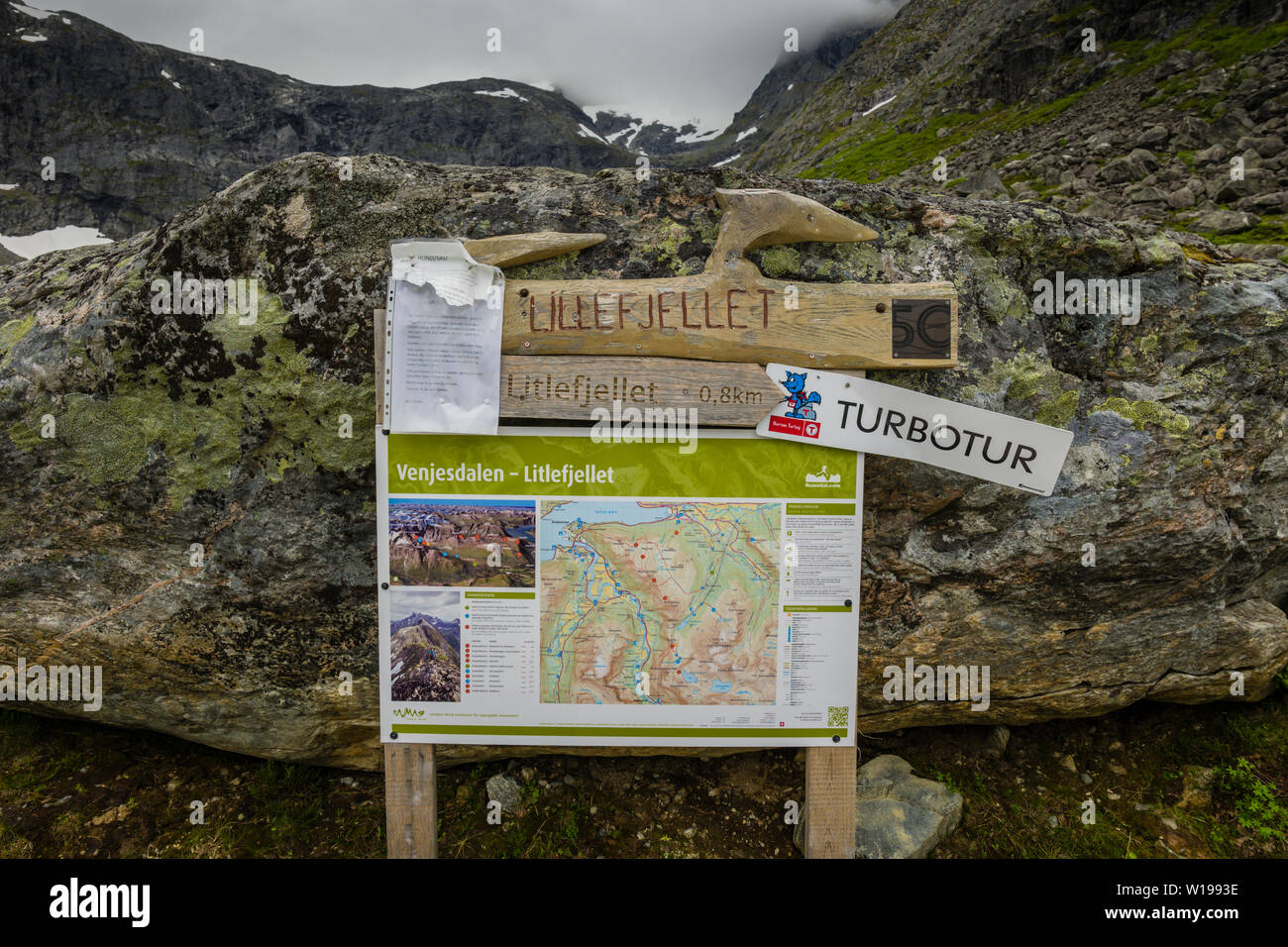 Fußweg zu Litlefjellet, Vengedalen, in der Nähe von Molde, Norwegen. Stockfoto