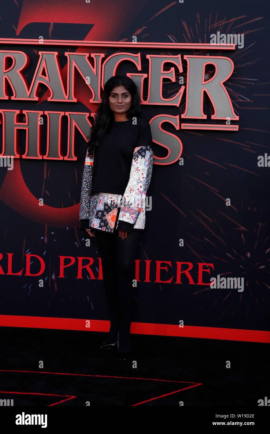 Kumari in der Ankunftshalle für fremde Sachen 3-Saison Premiere auf NETFLIX, Santa Monica High School - Barnum Hall, Santa Monica, CA 28 Juni, 2019. Foto von: Priscilla Grant/Everett Collection Stockfoto