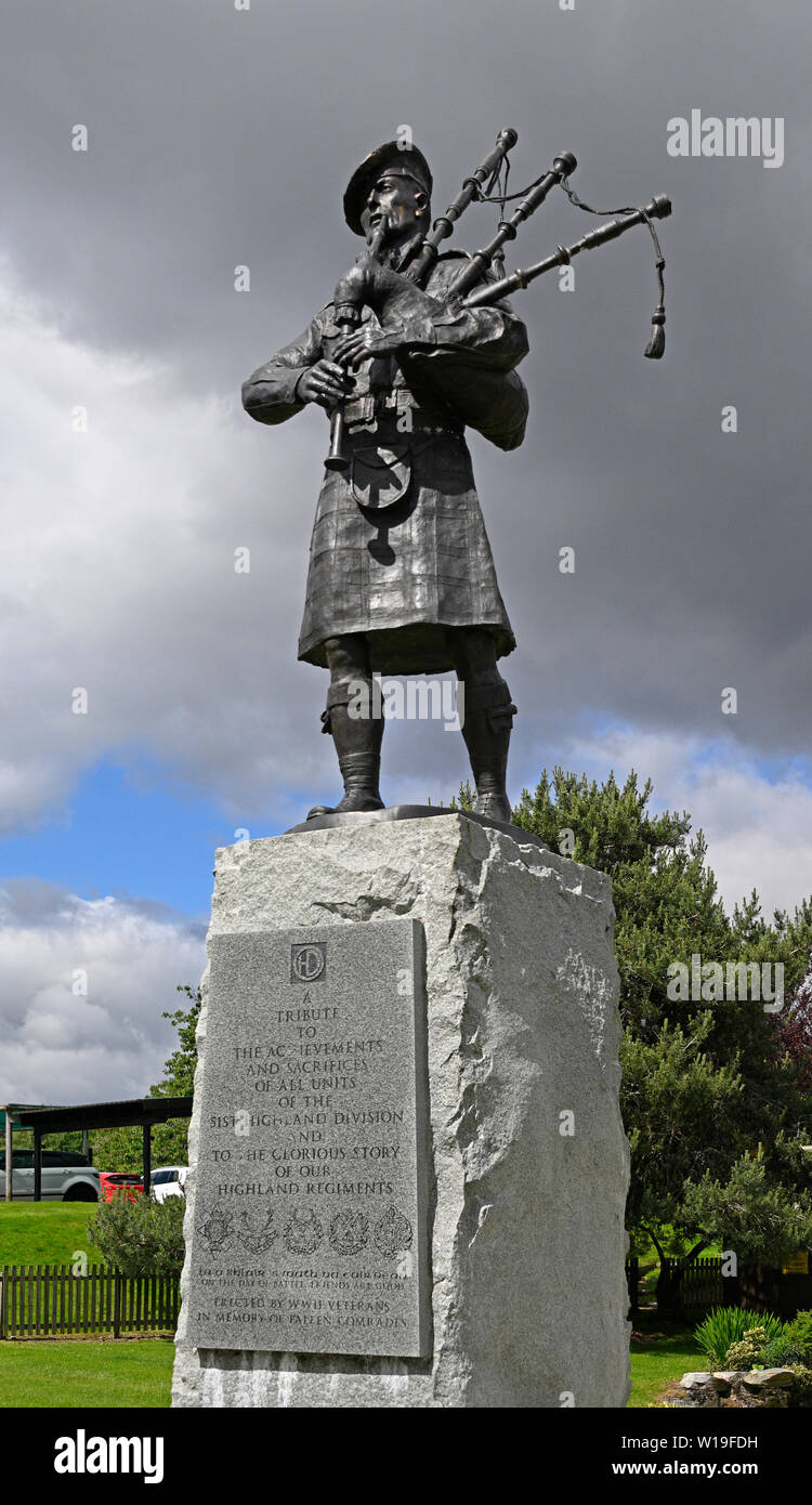 Der 51 (Highland) Abteilung Pipers Memorial. Das Haus der Bruar, Blair Atholl, Perth und Kinross, Schottland, Großbritannien, Europa. Stockfoto