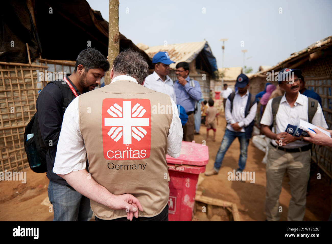 Caritas Arbeit mit Menschen in Kutupalong Rohingya Flüchtlingslager, Bangladesch Stockfoto