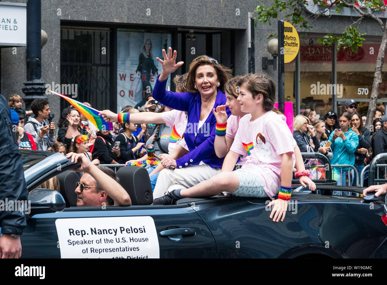 Juni 30, 2019 San Francisco/CA/USA - Nancy Pelosi, die Teilnahme an der 2019 San Francisco Pride Parade; sie ist ein Vertreter von Kalifornien des 12. Stockfoto