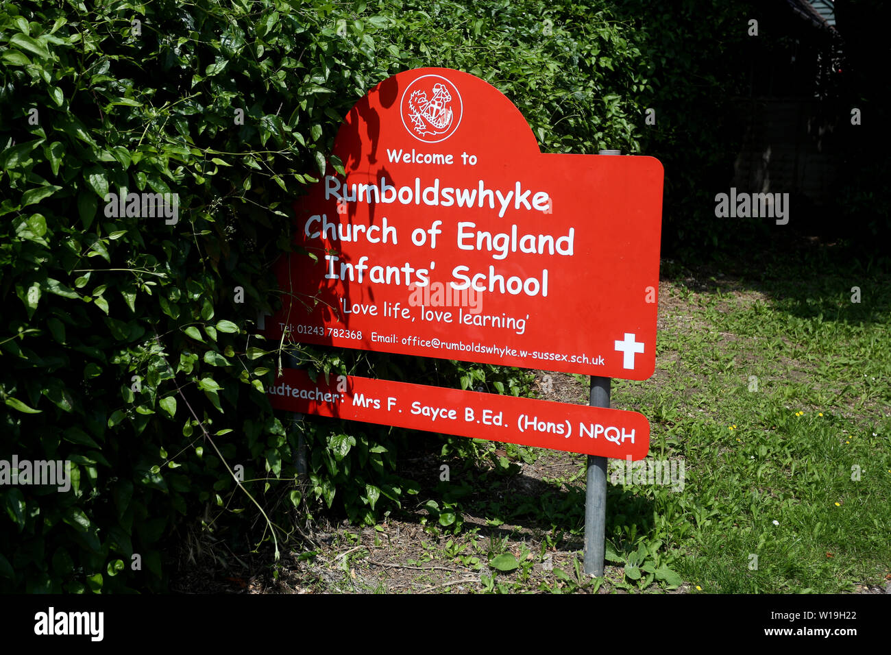 Allgemeine Ansichten der Rumboldswhyke Church of England Childins School in Chichester, West Sussex, Großbritannien. Die Schule soll nach Gemeinderatskürzungen geschlossen werden. Stockfoto