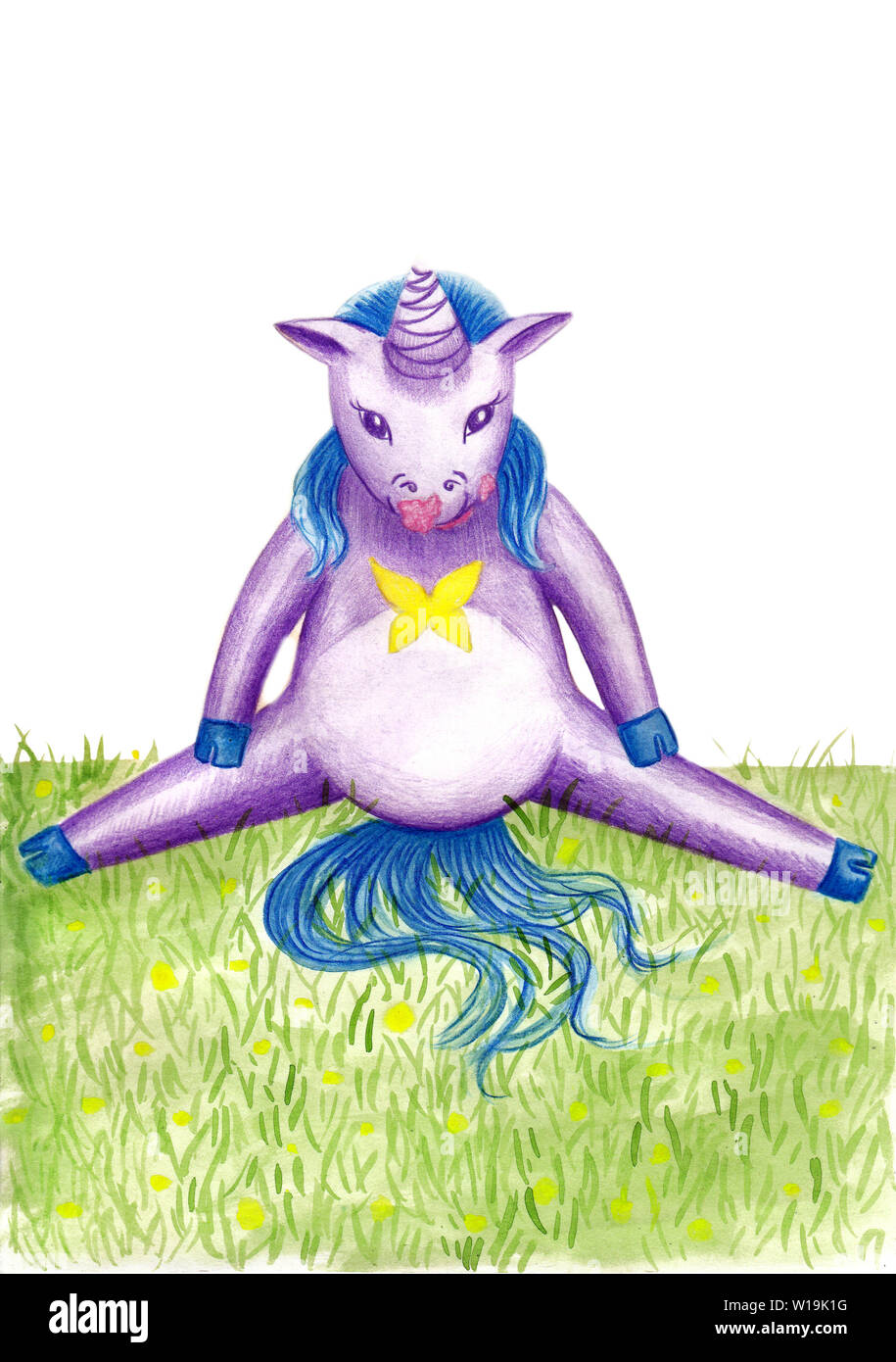 Ein süßes Einhorn sitzt auf dem grünen Gras, essen einen Kuchen. Einen gelben Schmetterling sitzt auf seinem runden Bauch. Aquarell Abbildung mit Buntstiften Stockfoto