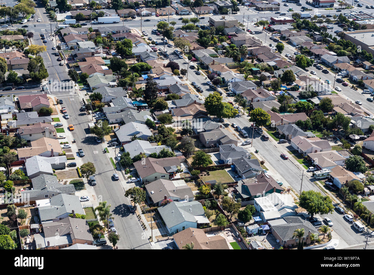 Luftaufnahme der Nachbarschaft Straßen und Einfamilienhäuser in der Nähe von Oakland, Kalifornien. Stockfoto