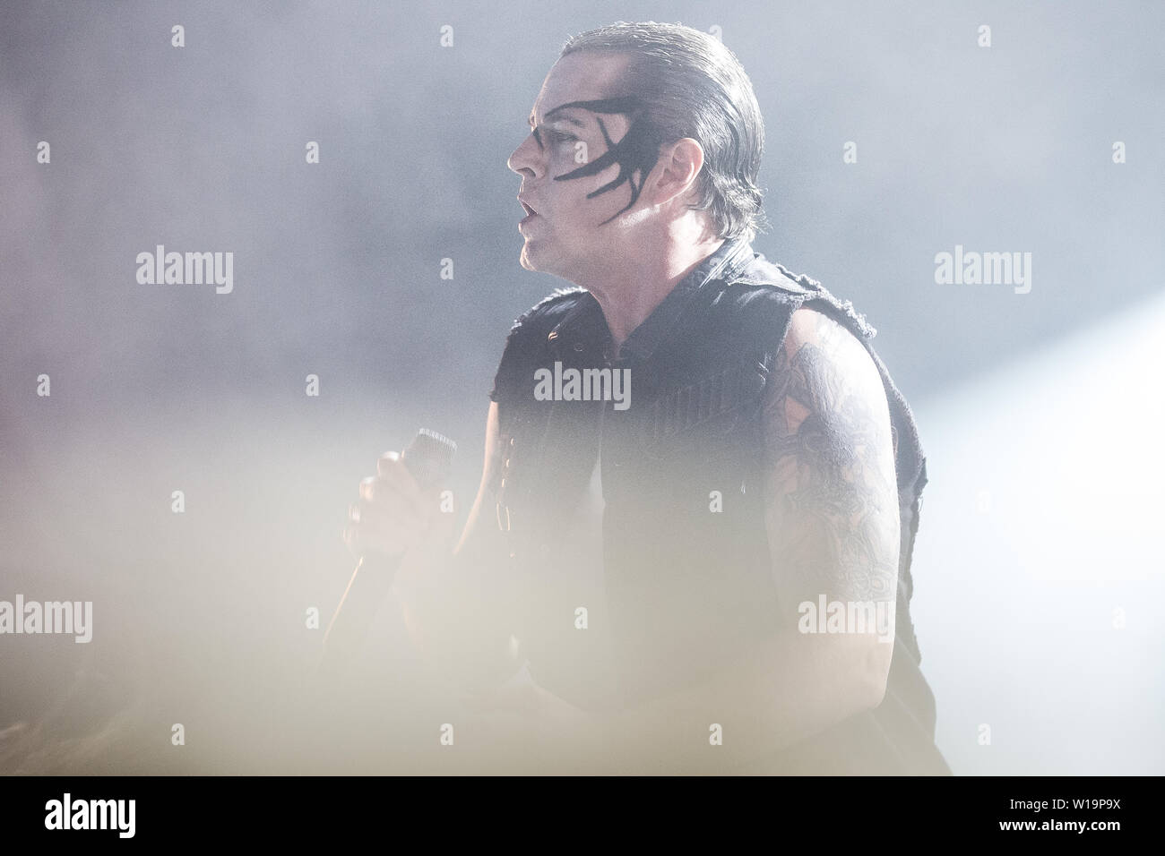 Oslo, Norwegen - 27. Juni 2019. Der norwegischen Black Metal Band Satyricon führt ein Live Konzert während der norwegischen Musik Festival Tonnen Gestein 2019 in Oslo. Hier Sänger Satyr gesehen wird live auf der Bühne. (Foto: Gonzales Foto - Brokvam Kjell). Stockfoto