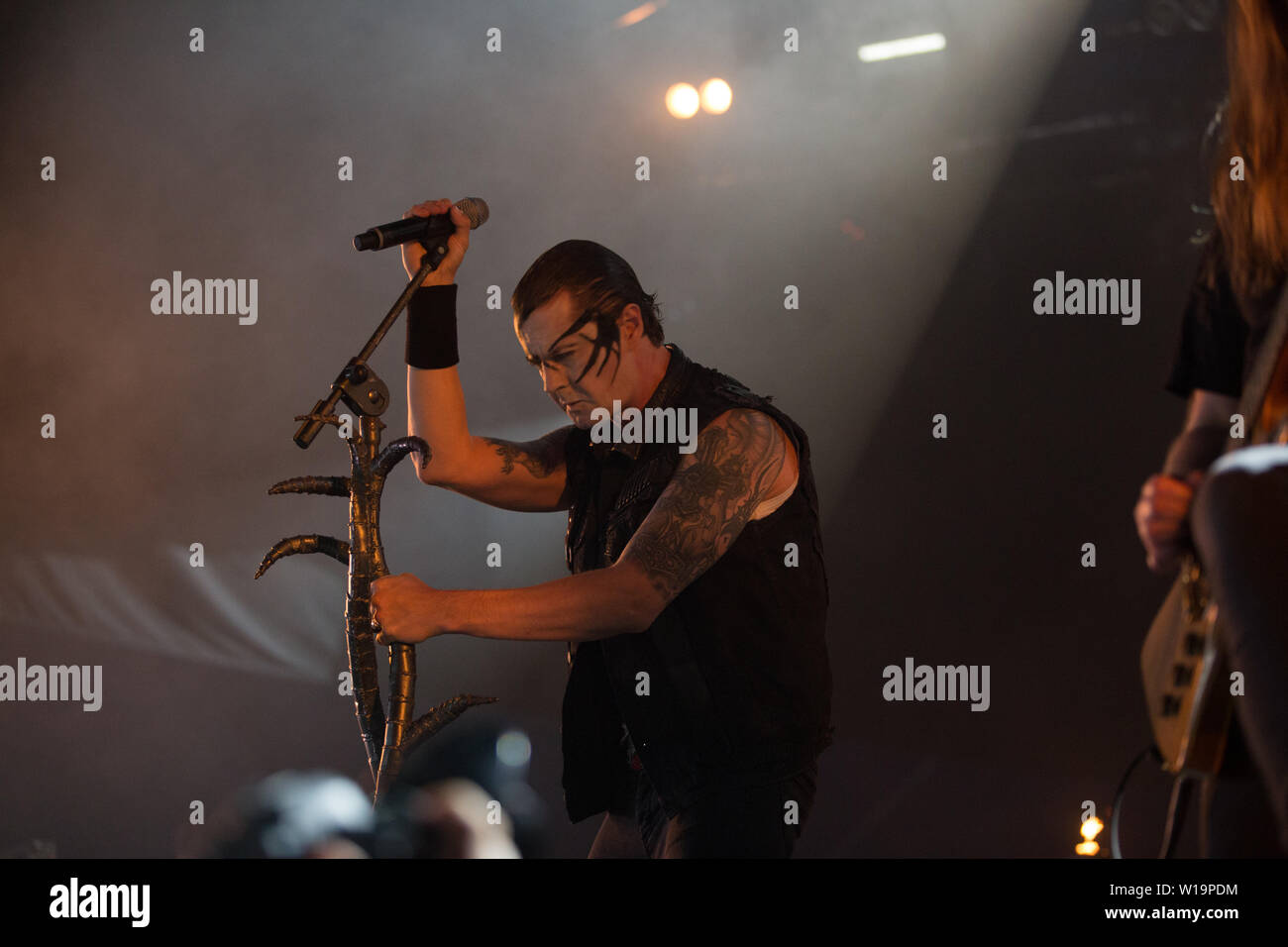 Oslo, Norwegen - 27. Juni 2019. Der norwegischen Black Metal Band Satyricon führt ein Live Konzert während der norwegischen Musik Festival Tonnen Gestein 2019 in Oslo. Hier Sänger Satyr gesehen wird live auf der Bühne. (Foto: Gonzales Foto - Brokvam Kjell). Stockfoto