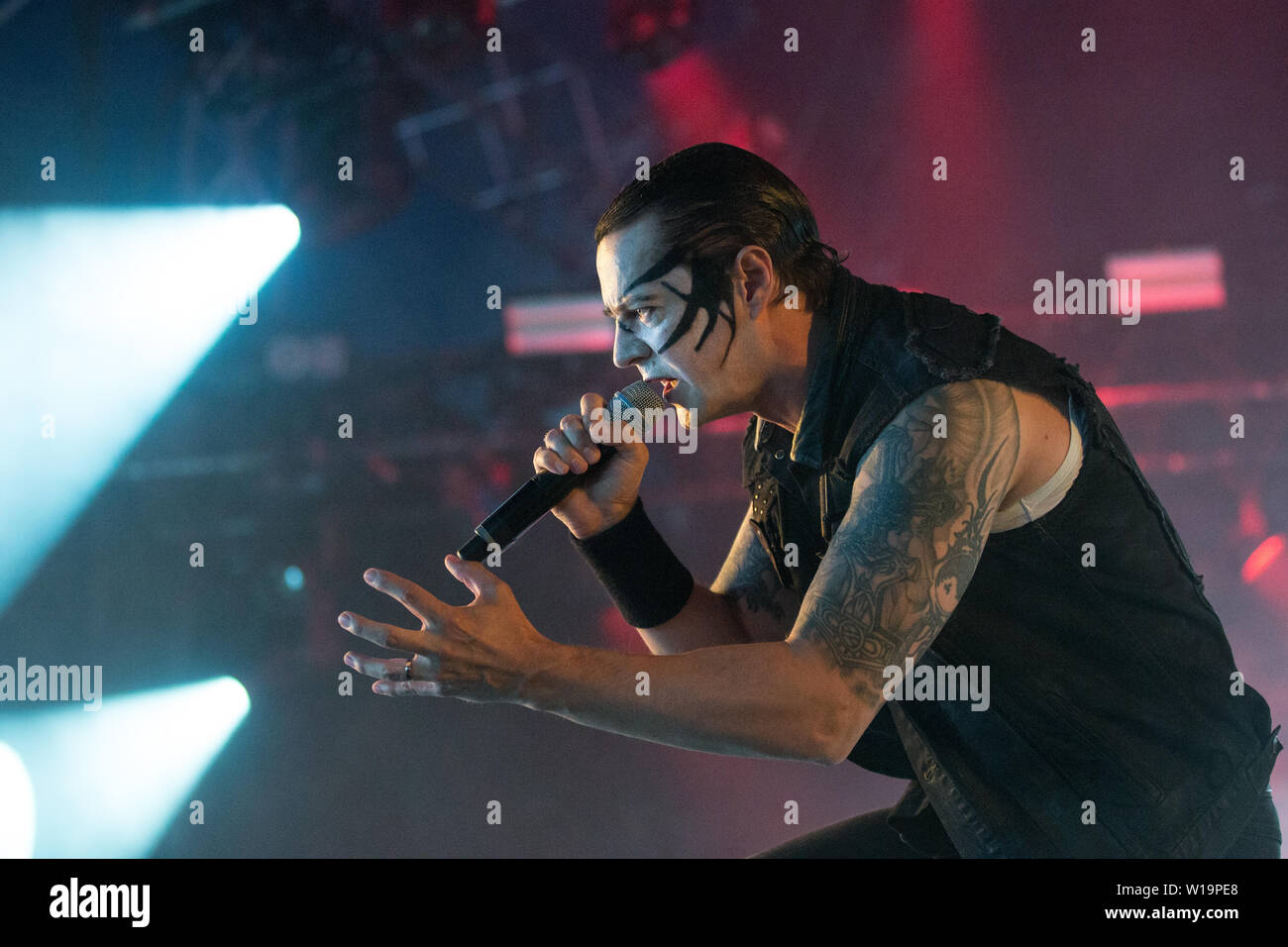 Oslo, Norwegen - 27. Juni 2019. Der norwegischen Black Metal Band Satyricon führt ein Live Konzert während der norwegischen Musik Festival Tonnen Gestein 2019 in Oslo. Hier Sänger Satyr gesehen wird live auf der Bühne. (Foto: Gonzales Foto - Brokvam Kjell). Stockfoto