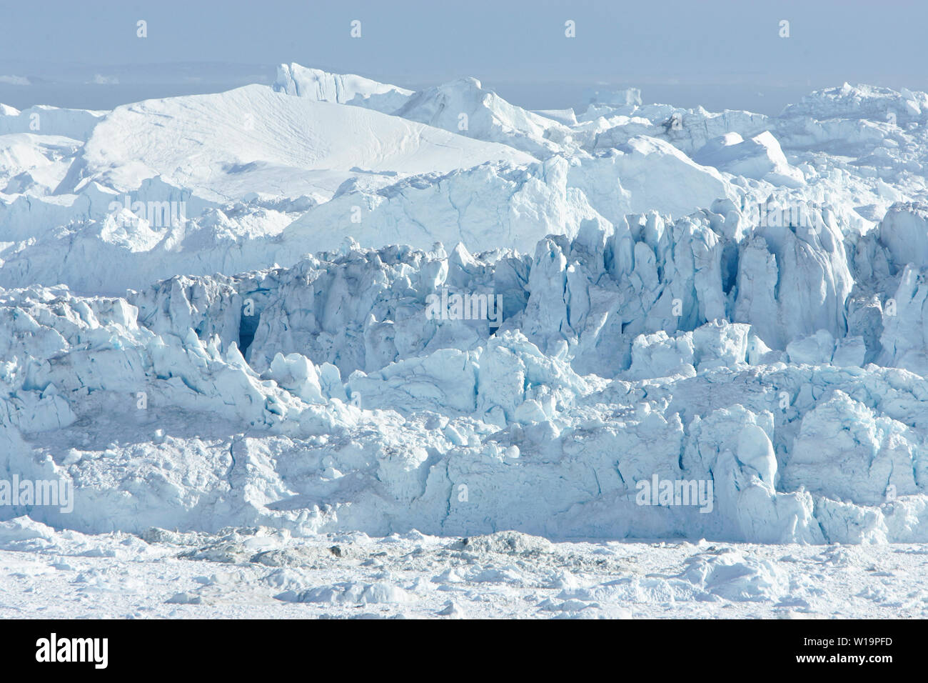 Schmelzendes Eis aus schnellste Gletscher der Welt, der jakobshavn Gletscher in der Nähe von Ilulissat auf Grönland. Die globale Erwärmung accellerated das Schmelzen und das Kalben der Eisberge. Stockfoto
