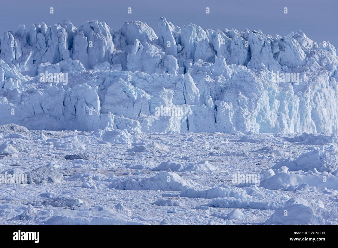 Schmelzendes Eis aus schnellste Gletscher der Welt, der jakobshavn Gletscher in der Nähe von Ilulissat auf Grönland. Die globale Erwärmung accellerated das Schmelzen und das Kalben der Eisberge. Stockfoto