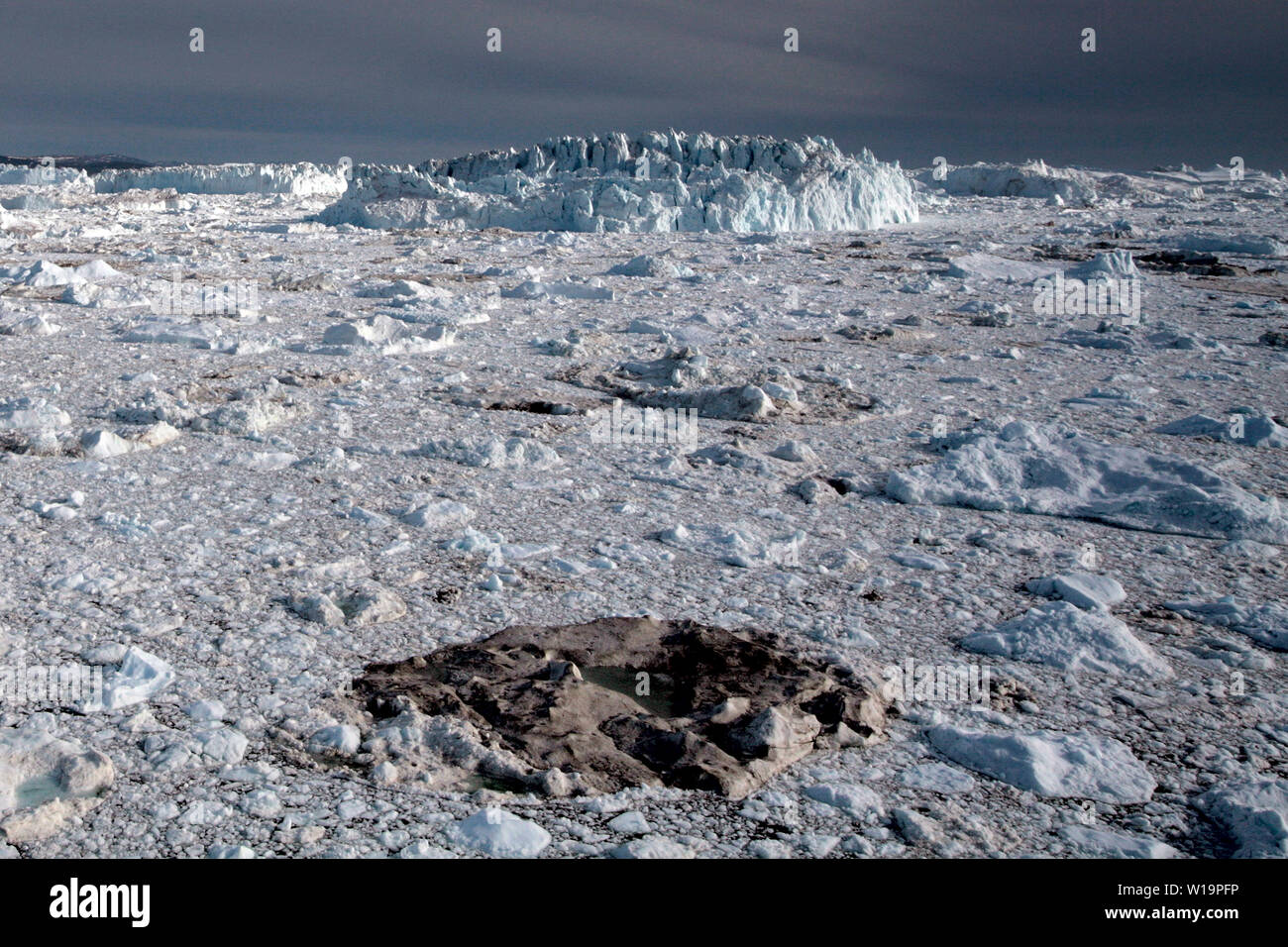 Schmelzendes Eis aus schnellste Gletscher der Welt, der jakobshavn Gletscher in der Nähe von Ilulissat auf Grönland. Die globale Erwärmung accellerated das Schmelzen und das Kalben der Eisberge. Stockfoto