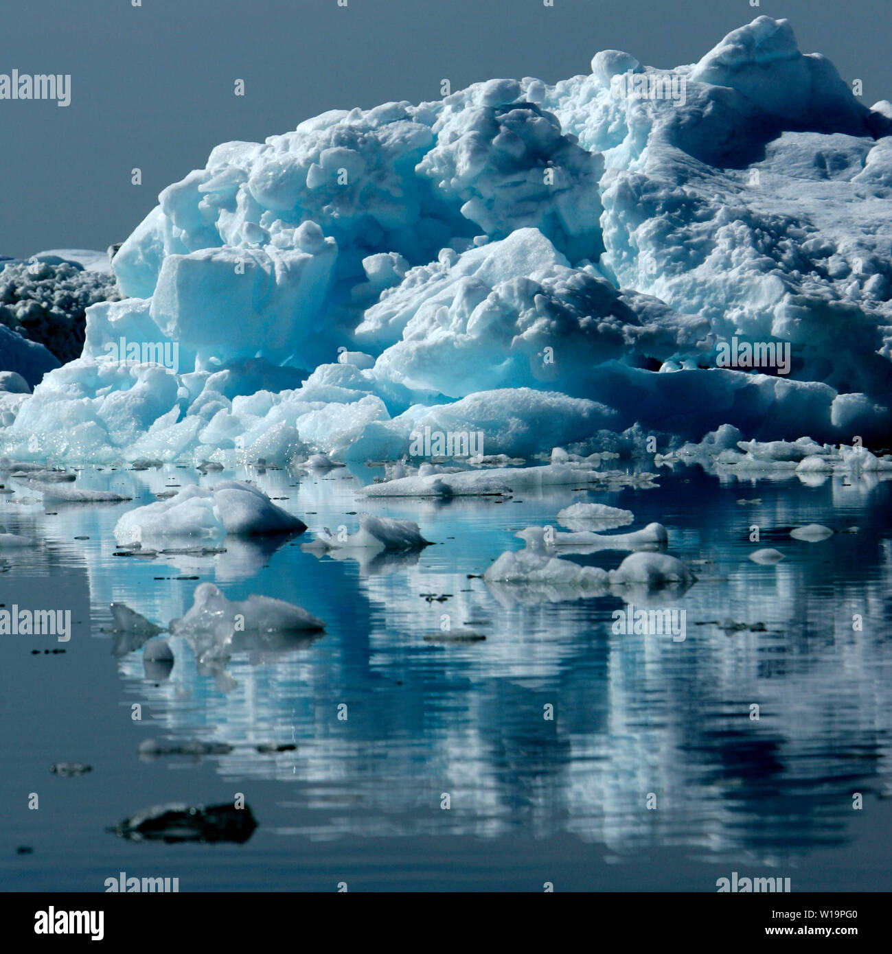 Schmelzendes Eis aus schnellste Gletscher der Welt, der jakobshavn Gletscher in der Nähe von Ilulissat auf Grönland. Die globale Erwärmung accellerated das Schmelzen und das Kalben der Eisberge. Stockfoto