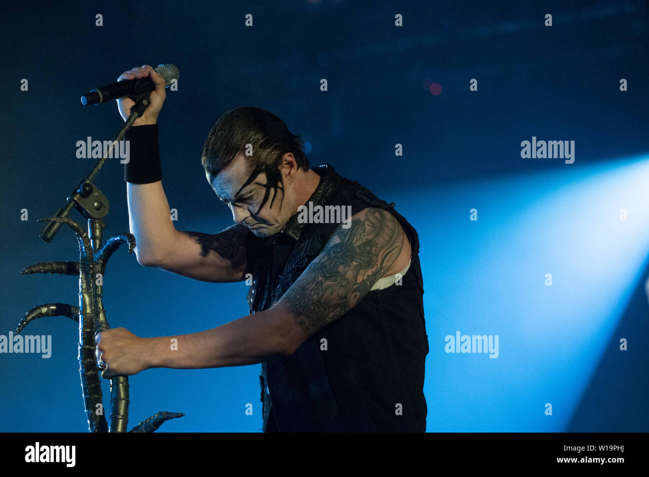 Oslo, Norwegen - 27. Juni 2019. Der norwegischen Black Metal Band Satyricon führt ein Live Konzert während der norwegischen Musik Festival Tonnen Gestein 2019 in Oslo. Hier Sänger Satyr gesehen wird live auf der Bühne. (Foto: Gonzales Foto - Brokvam Kjell). Stockfoto