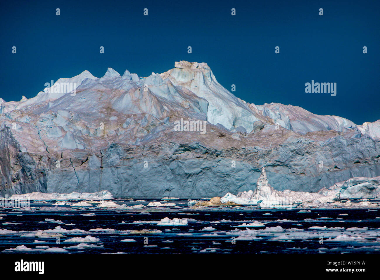 Schmelzendes Eis aus schnellste Gletscher der Welt, der jakobshavn Gletscher in der Nähe von Ilulissat auf Grönland. Die globale Erwärmung accellerated das Schmelzen und das Kalben der Eisberge. Stockfoto