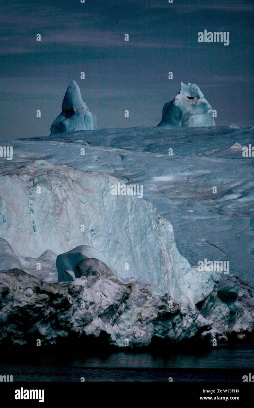 Schmelzendes Eis aus schnellste Gletscher der Welt, der jakobshavn Gletscher in der Nähe von Ilulissat auf Grönland. Die globale Erwärmung accellerated das Schmelzen und das Kalben der Eisberge. Stockfoto