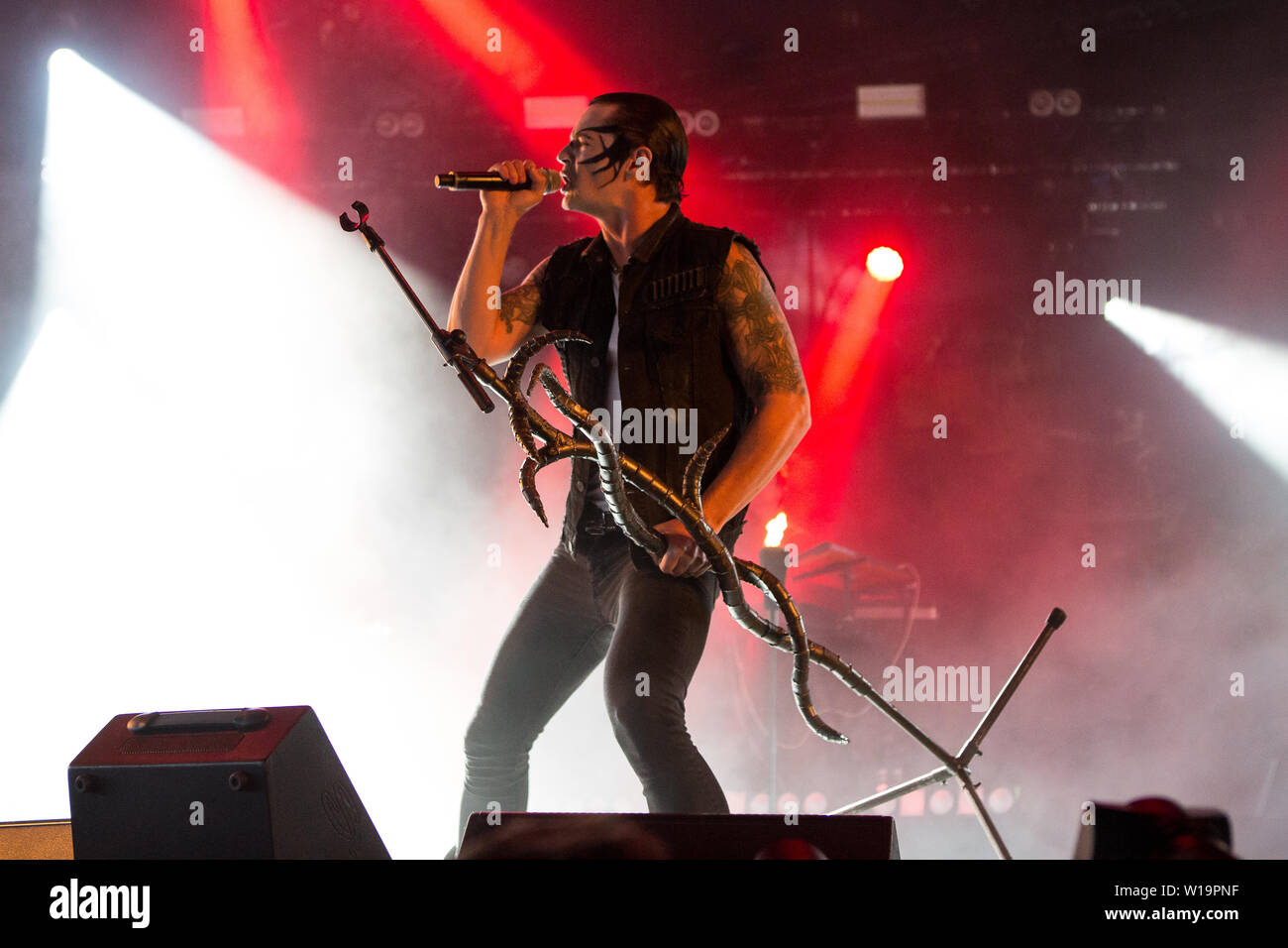 Oslo, Norwegen - 27. Juni 2019. Der norwegischen Black Metal Band Satyricon führt ein Live Konzert während der norwegischen Musik Festival Tonnen Gestein 2019 in Oslo. Hier Sänger Satyr gesehen wird live auf der Bühne. (Foto: Gonzales Foto - Brokvam Kjell). Stockfoto