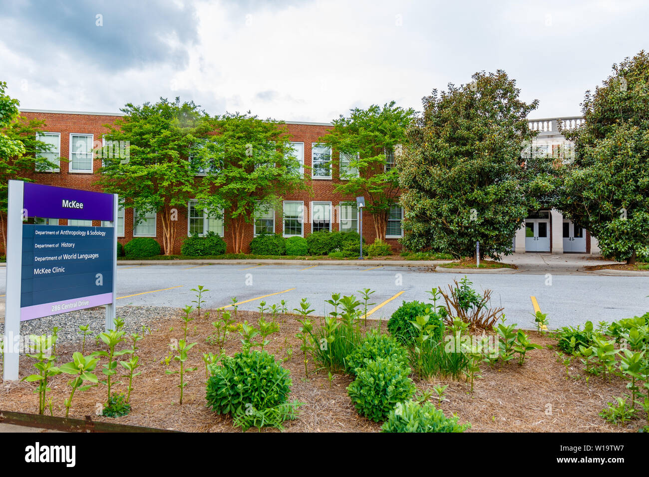 CULLOWHEE, NC, USA - Mai 4: McKee Gebäude am 4. Mai 2019 an der Western Carolina University in Cullowhee, North Carolina. Stockfoto