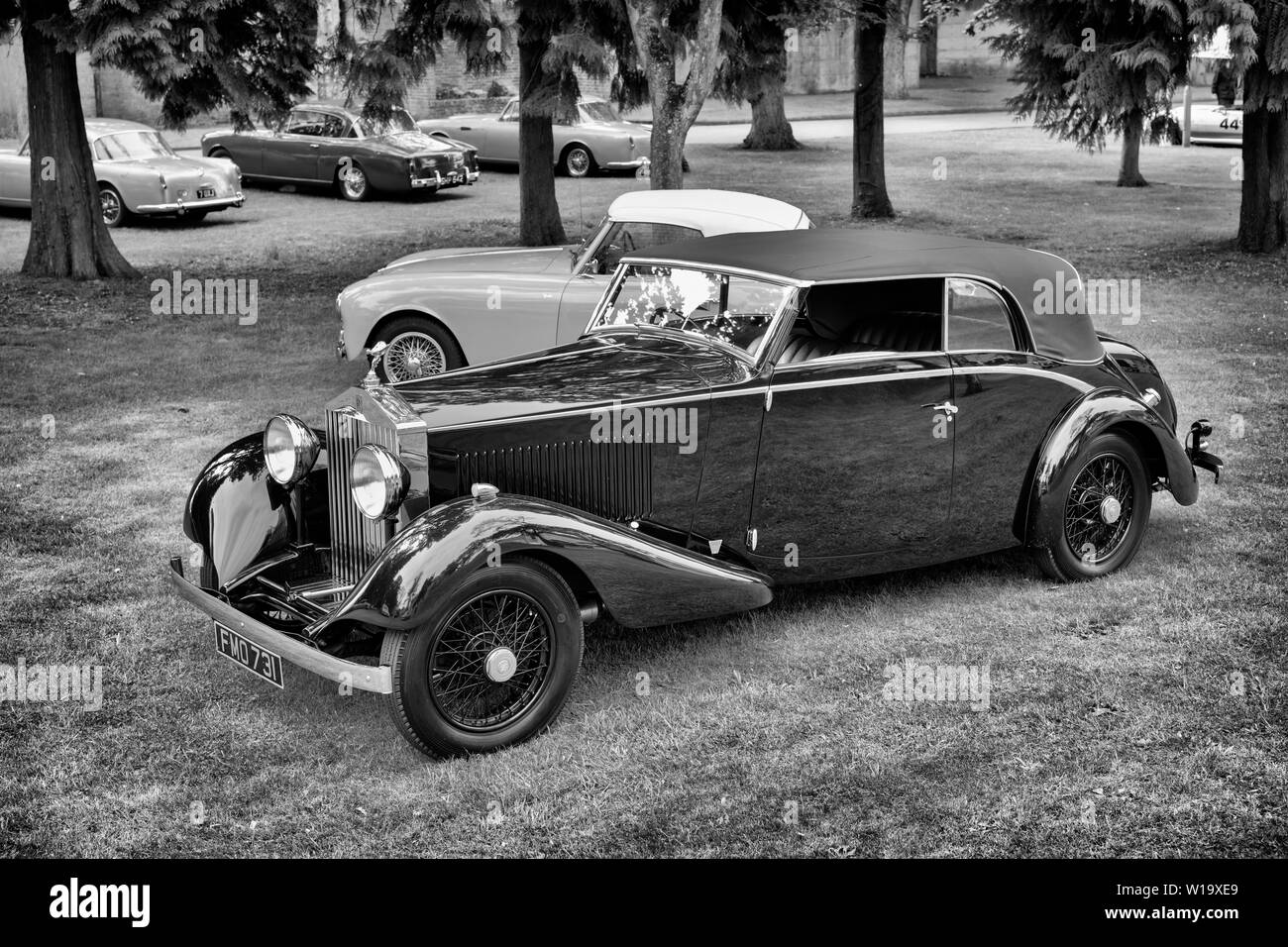 1932 Rolls Royce 20/25 Auto in Bicester Heritage Center super Jagtfall. Bicester, Oxfordshire, England. Schwarz und Weiß Stockfoto