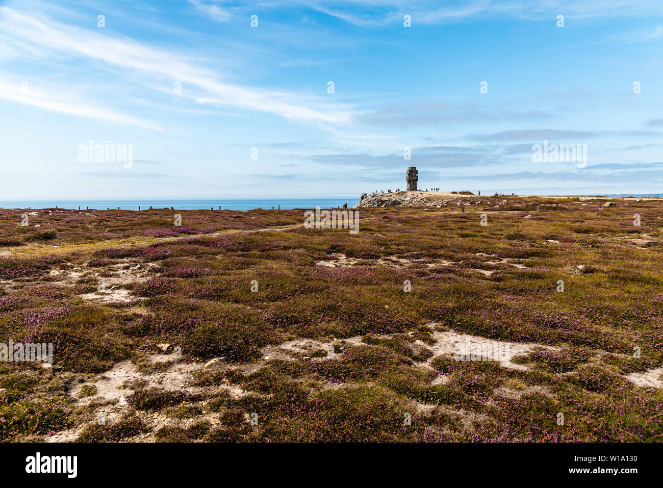 Punkt der Pen-Hir (Pointe de Pen-Hir) und das Denkmal für die Bretonen des Freien Frankreich Stockfoto