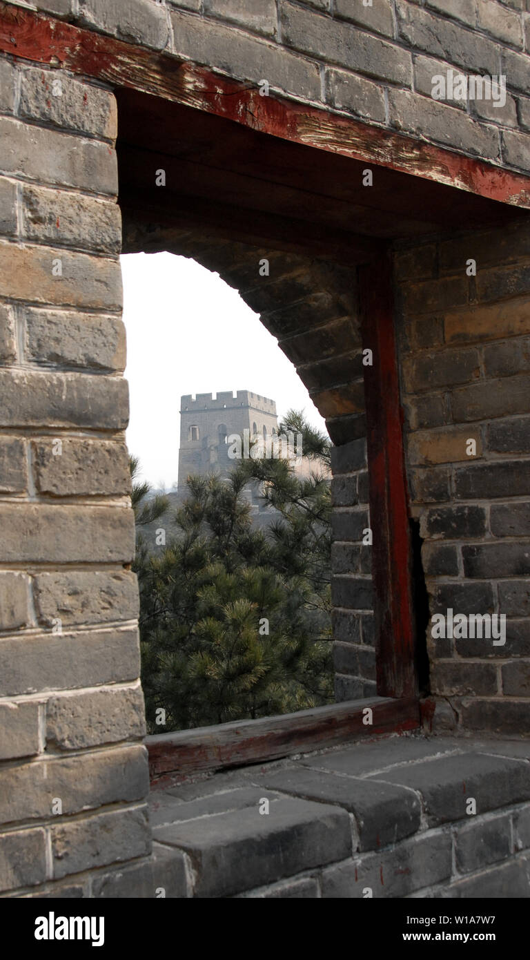 Die Große Mauer in China. Dieser Abschnitt der Großen Mauer ist Jinshanling, einer wilden Teil mit herrlicher Aussicht. Die Große Mauer in China in der Nähe von Beijing. UNESCO. Stockfoto