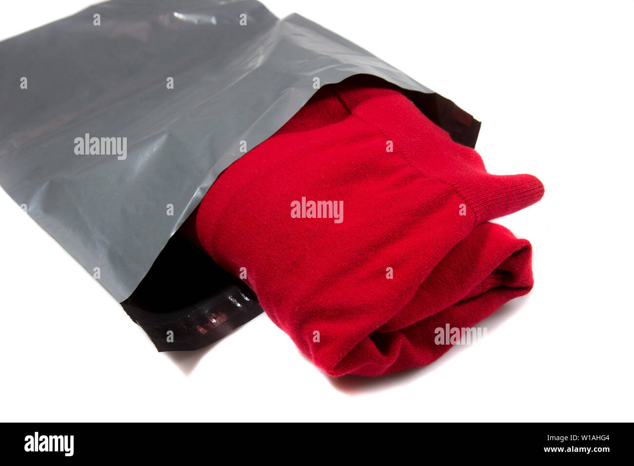 Mailing Tasche auf weißem Hintergrund Stockfoto