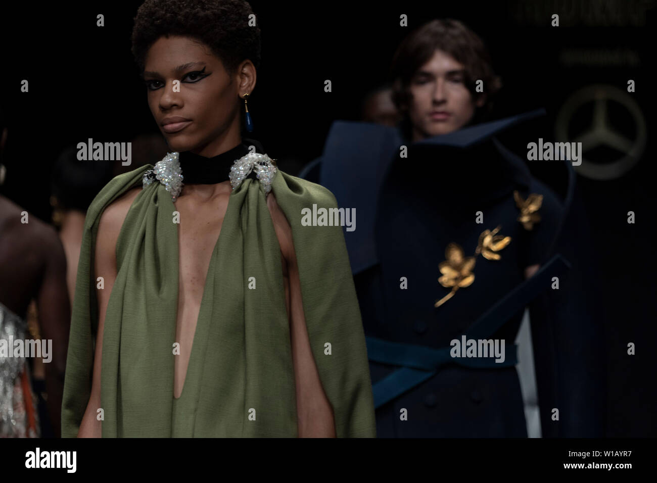 Ein Modell während Zeigen von Christoph Kruppe prestented von Mercedes Benz, Berlin, 01. Juli Berlin. Stockfoto