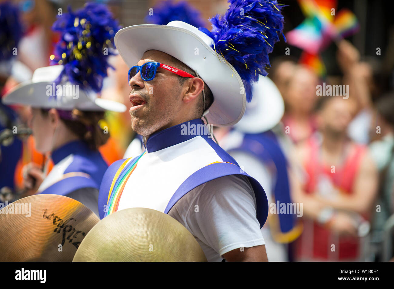 NEW YORK CITY - 25 Juni, 2017: Eine traditionelle Brass Band spielt Musik in die jährliche Gay Pride Parade, wie es durch Greenwich Village. Stockfoto